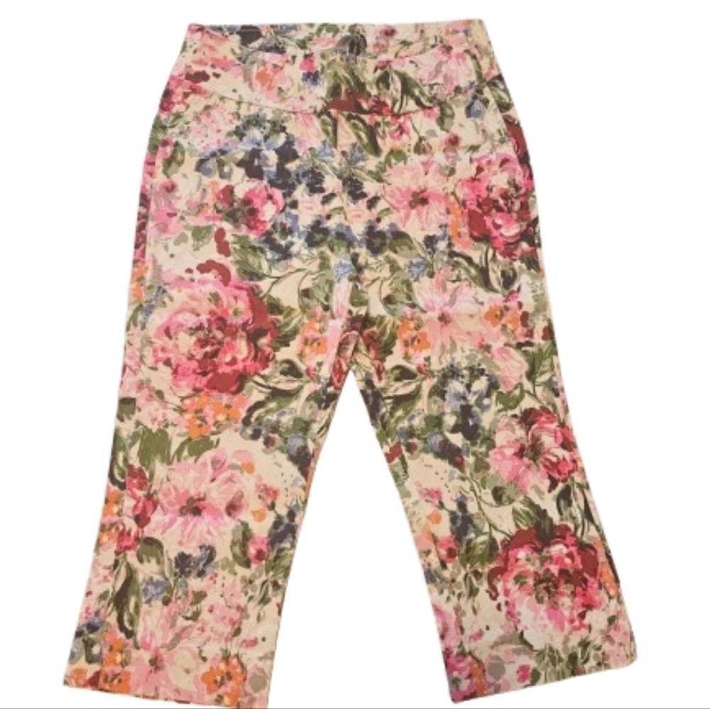 Zoe + Phoebe Floral Capri Pants